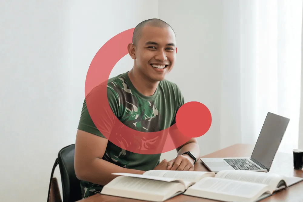 Bimbel Akmil Exademy, peserta membaca buku latihan di meja belajar