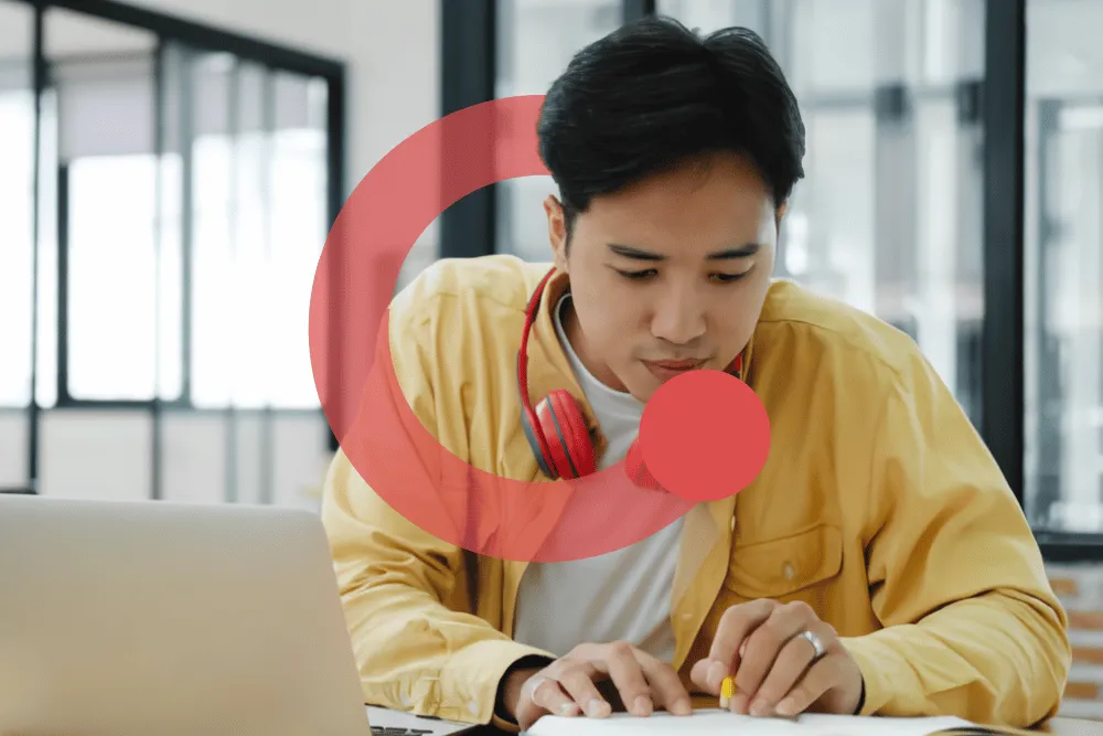 Bimbel psikotes kerja Exademy, peserta sesi online menulis latihan di meja