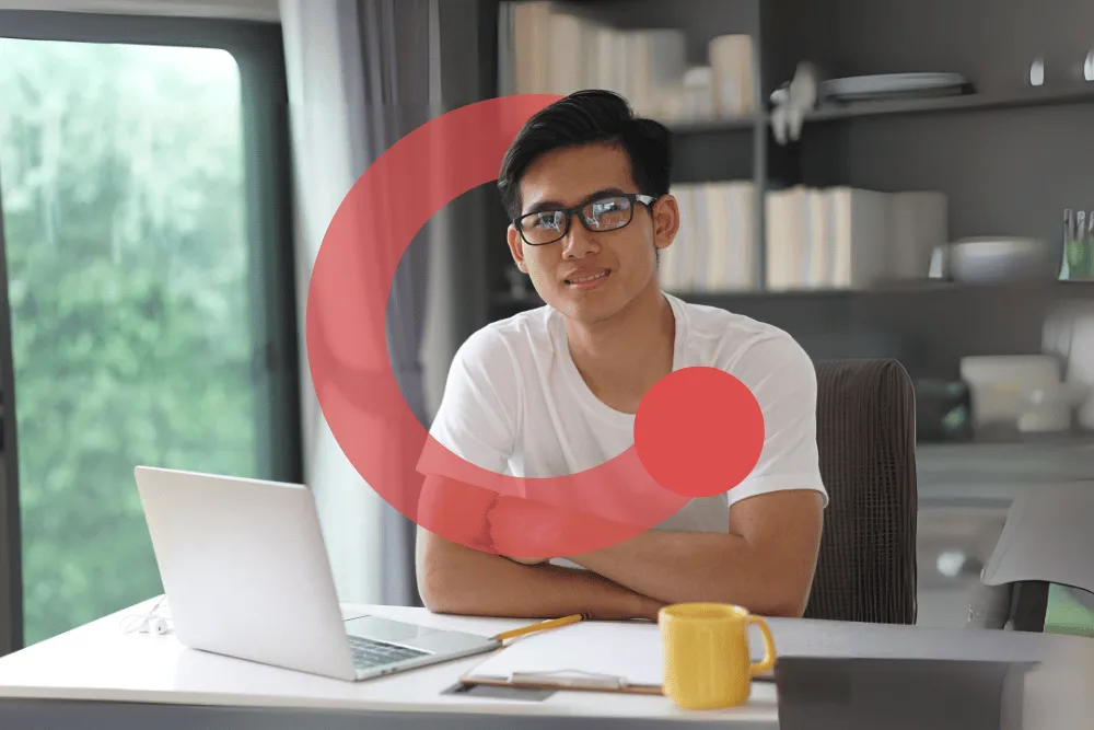 Bimbel psikotes kerja Exademy, peserta duduk siap di meja kerja dengan laptop