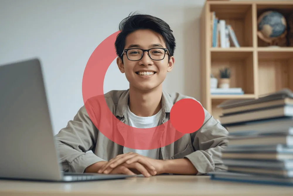 Bimbel SKD sekolah kedinasan Exademy, peserta berkacamata belajar dengan laptop dan buku referensi